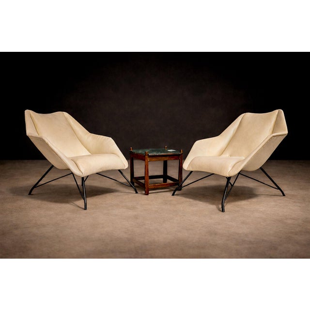 Designed by Carlo Hauner and produced by Forma Móveis in the mid-1950s, the “Concha” armchair stands among the most...