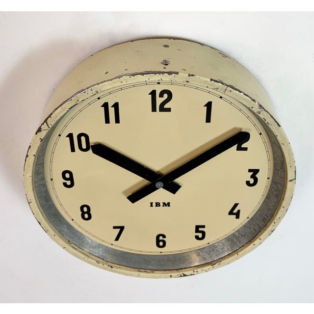 Industrial Beige Factory Wall Clock from IBM, 1950s For Sale - Image 4 of 16