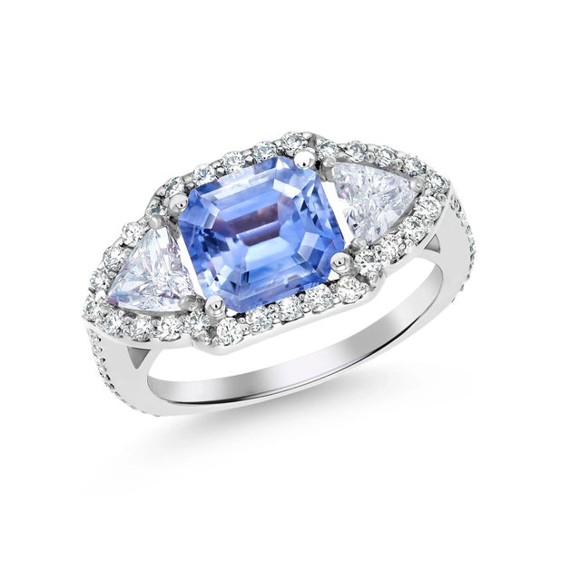 Emerald Shaped Ceylon Sapphire Diamond 3.75 Carat 18 Karat Gold Cocktail Ring Size 6 For Sale - Image 4 of 8