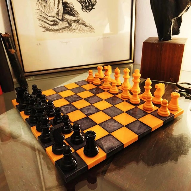 Mid-Century Modern 1970s Rare Colors Luxury Chess Set in Genuine Hand Carved Italian Alabaster of Volterra For Sale - Image 3 of 11