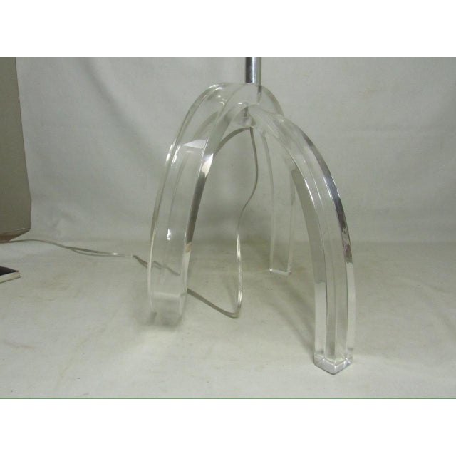 Mid-Century Lucite Pretzel Lamp by Dorothy Thorpe For Sale In San Francisco - Image 6 of 16