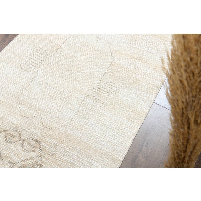 1970s Vintage Turkish Handmade Wool Cotton Beige Runner Rug For Sale In San Francisco - Image 6 of 11