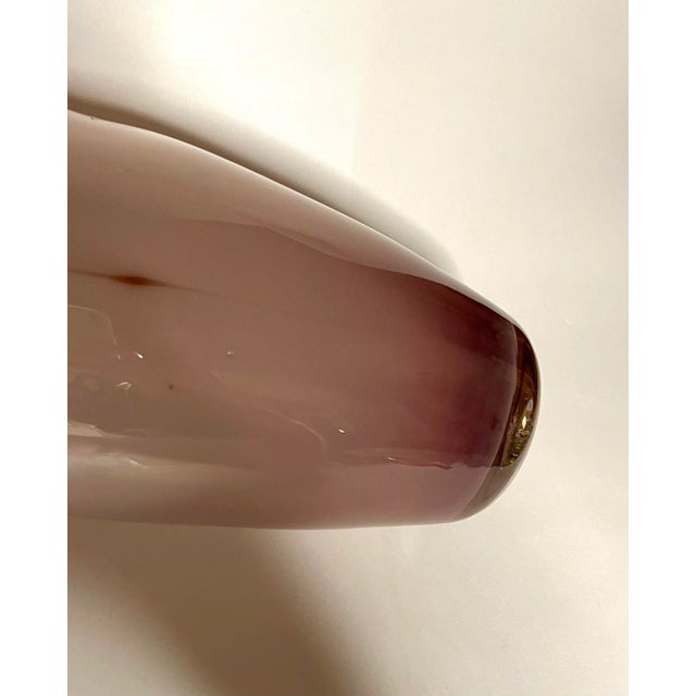 1980s Dusty Rose Art Glass Ombré Vase For Sale In New York - Image 6 of 6