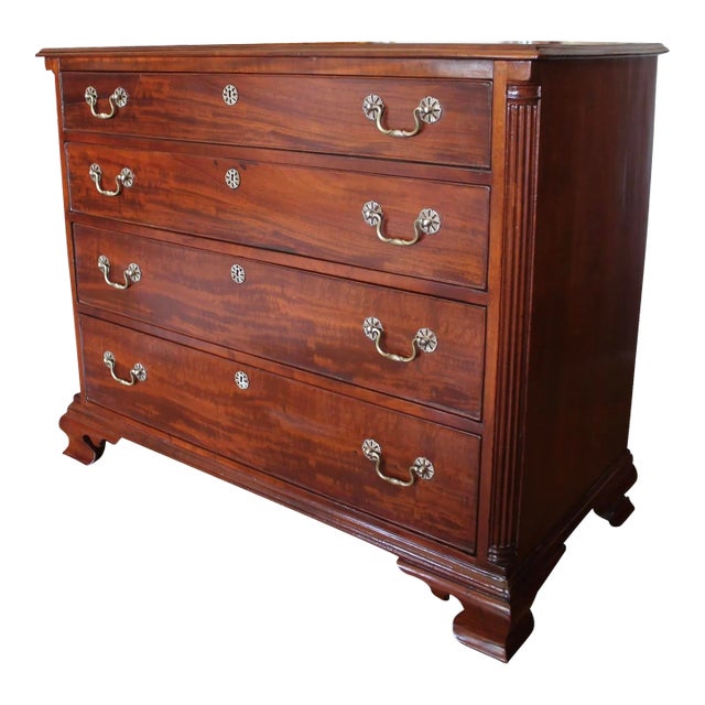 Philadelphia Chippendale Figured Mahogany Chest of Drawers For Sale