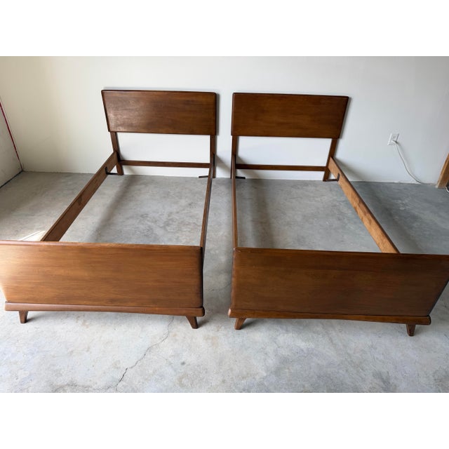 1960s Vintage Heywood-Wakefield Mid-Century Modern Twin Bed Frames – A Pair For Sale - Image 9 of 12