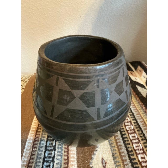 Late 20th Century Vintage Aguilar Blackware Pottery Vessel – Hand‑Etched Geometric Design For Sale - Image 5 of 7