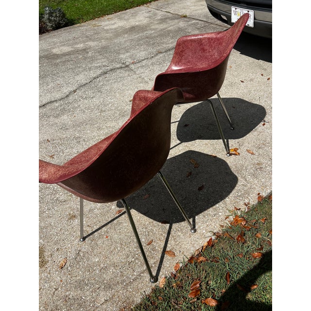 Mid-Century Modern Pair of MCM Eames Style Maroon Fiberglass Chairs For Sale - Image 3 of 9