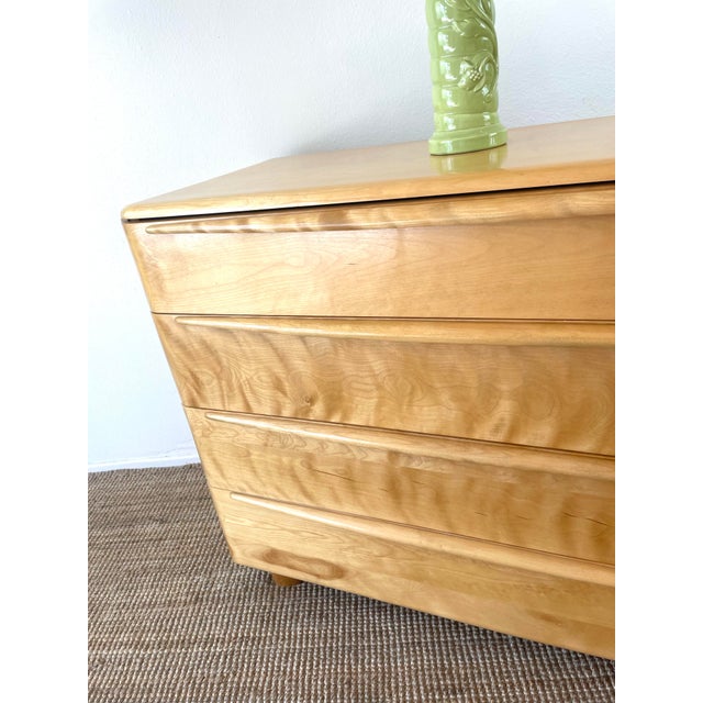 1950s Vintage Mid-Century Modern Heywood Wakefield 4 Drawer Encore Dresser in Wheat For Sale - Image 5 of 13