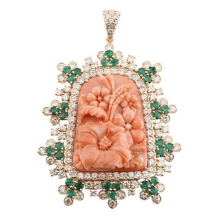 Natural coral and Emerald diamond pendant in 14k gold For Sale