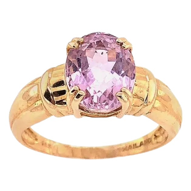14 Karat Yellow Gold Fashion Oval Amethyst Ring For Sale