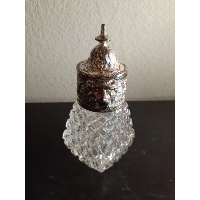 1960s 1960s Hazel Atlas Clear Crystal Syrup Pitcher With Lion Head Handle For Sale - Image 5 of 9