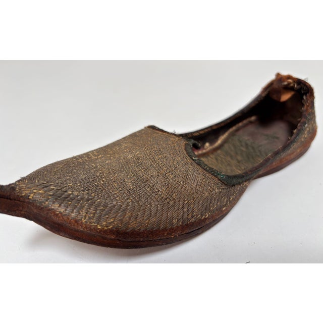 Antique Mughal-Style Gold Embroidered Leather Slipper India Punjab Region 1900 For Sale - Image 10 of 10