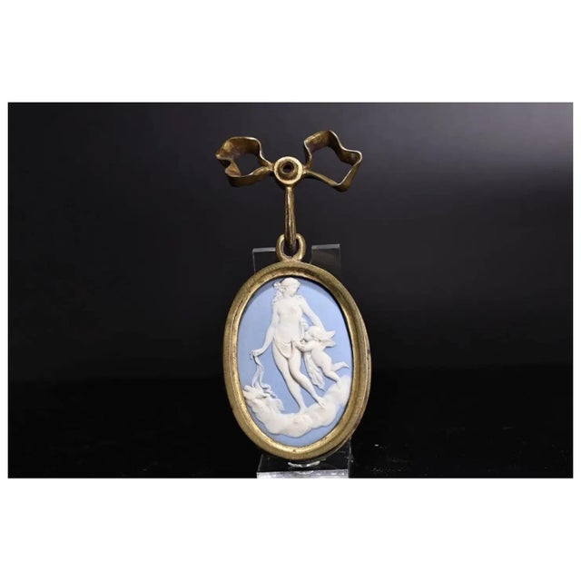 Early 19th Century Antique 19th Century Wedgwood Light Blue Jasperware Plaque of Venus and Cupid in a Gilt Frame For Sale - Image 5 of 8