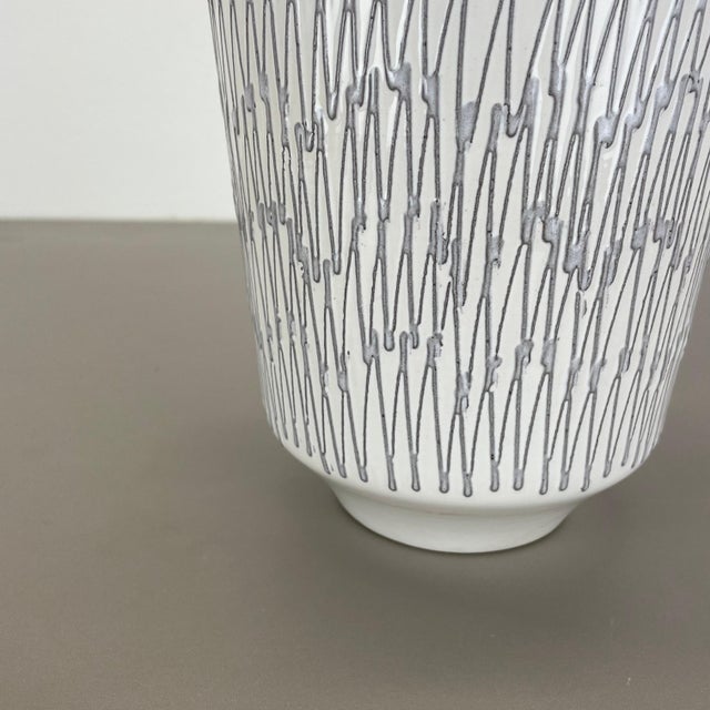 Vintage White Zig Zag Fat Lava Ceramic Vase from Ilkra Ceramics, 1970s For Sale - Image 4 of 18