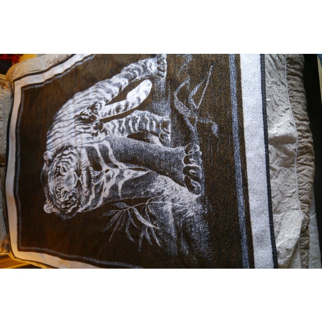 Brand: Unknown (Tag is attached, unable to determine). Soft Fleece. Size: 53"×73" Condition: Excellent used condition, no...