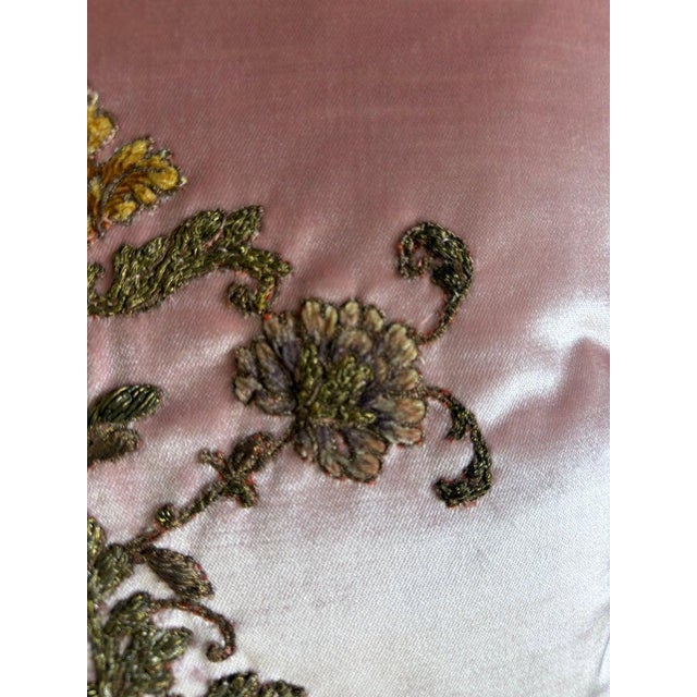 Early 21st Century Pair of French Couture Blush Silk Velvet Pillows With 19th Century Appliques' For Sale - Image 5 of 12