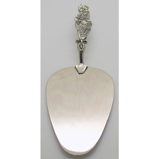 Italian Vintage Italian Handmade Genuine Silver Small Cake Server Flower Handle Presta Naples 800 Continental Silver Pastry Mignon Cupcake Server For Sale - Image 3 of 13