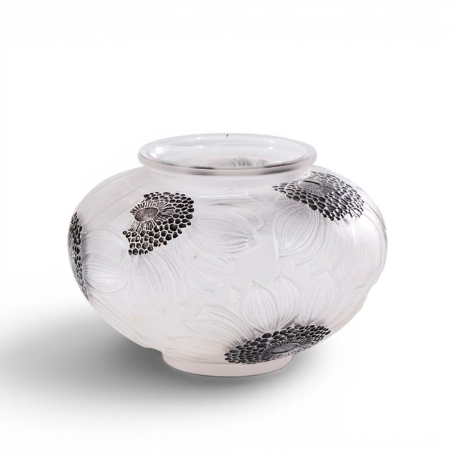 René Lalique 1923 Signed Dahlias Vase This vase measures: 7.25 wide x 7.25 deep x 3.75 inches high ABOUT PHOTOS: We take...