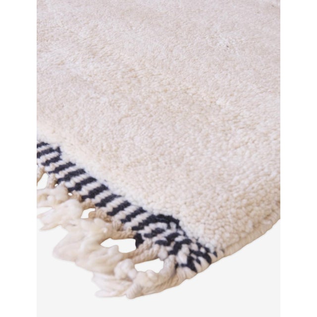 Mid-Century Modern Moroccan Beni Mrirt Wool Rug - 11 X 8.3 Ft For Sale - Image 3 of 8