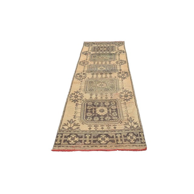 Handknotted vintage wool rug from Oushak region of Turkey. Approximatelly 50-60 years old. In very good condition.