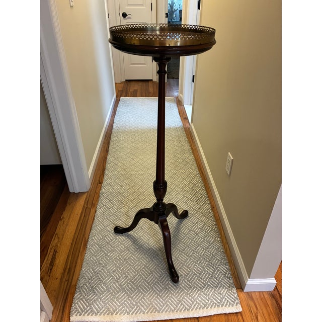 1970s 1970s Williamsburg-Style Mahogany Plant Stand / Candlestick Table For Sale - Image 5 of 9