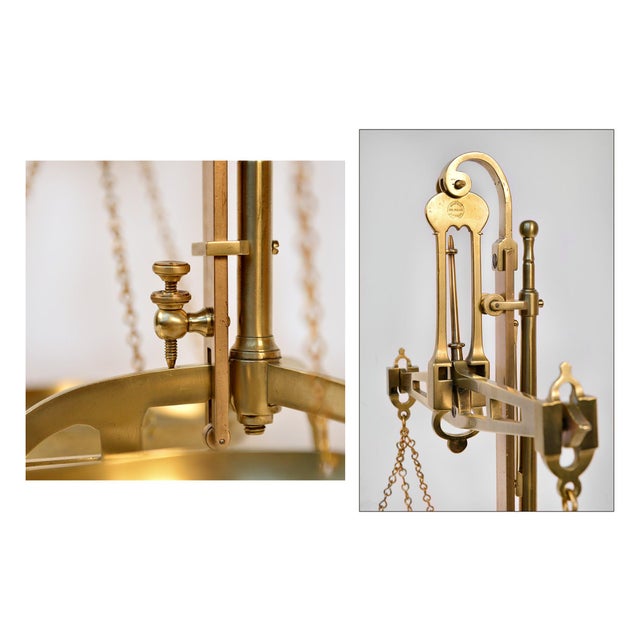 Vintage English Scale, 1940s, in Good conditions. Designed 1920 to 1949