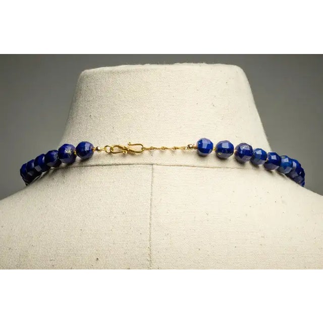 1990s Faceted Lapis Lazuli Beaded Necklace with 22K Gold Spears For Sale - Image 4 of 4
