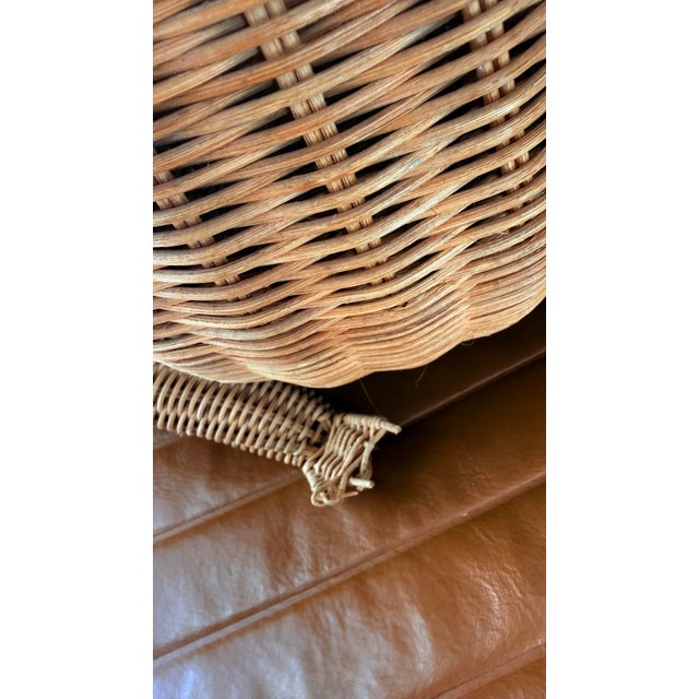 This rare, vintage frog-shaped wicker basket from the 1960s–70s is a truly charming find for collectors and design...