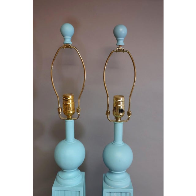 Hollywood Regency 1980s Coastal Regency Aqua Fluted Obelisk Table Lamps - a Pair For Sale - Image 3 of 5