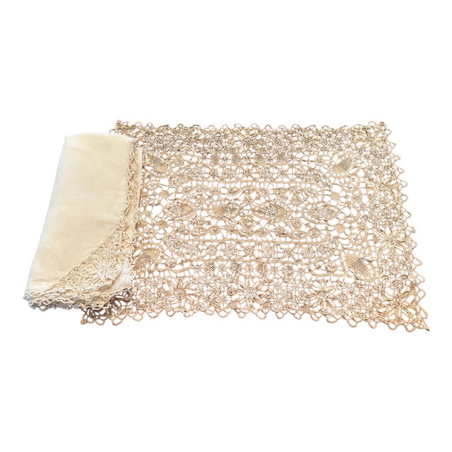 Late 20th Century Set of Eight European Bobbin Lace Placemats With Linen Napkins For Sale