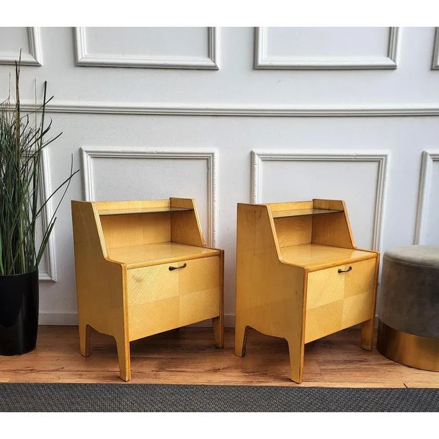 Mid-Century Modern Italian Nightstands in Maple and Glass Top, 1950s, Set of 2 For Sale - Image 3 of 8