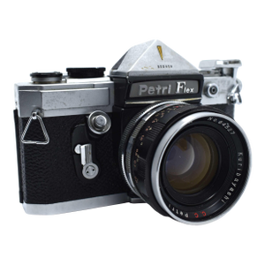 Mid 20th Century Petri Flex v 35mm SLR Camera Manufactured by Kuribayashi Japan