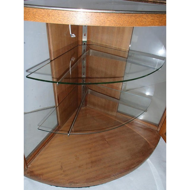 Bauhaus Corner Display Case with Adjustable Glass shelves and Lighting, in Very Good conditions. Designed 1920 to 1949