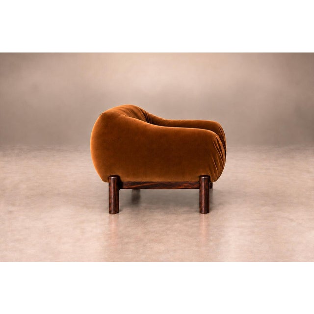 Wood Pair of Brazilian Mid-Century Modern Rosewood Armchairs in Burnished Caramel Mohair by Cimo, 1960s For Sale - Image 7 of 18