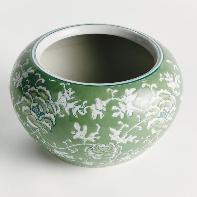 A classic chinoiserie in shades of green &White. How refreshing! The color green is known to have a harmonizing, balancing...