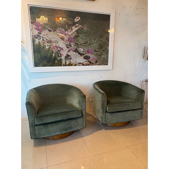Stunning pair of vintage 1970s Milo Baughman for Thayer Coggin swivel, tilt chairs. These have been completely restored....