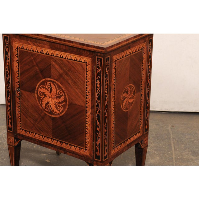 Early 19th Century Italian Comodino w/Foliate Motif Marquetry For Sale In Atlanta - Image 6 of 12