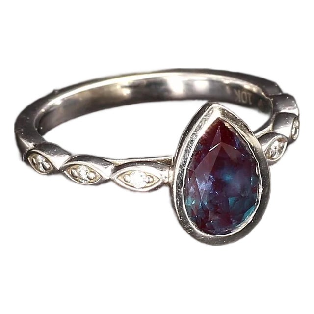 10k White Gold Ring With Pear-Shaped Lab-Grown Alexandrite & Diamond Accents, Size 6.75 For Sale