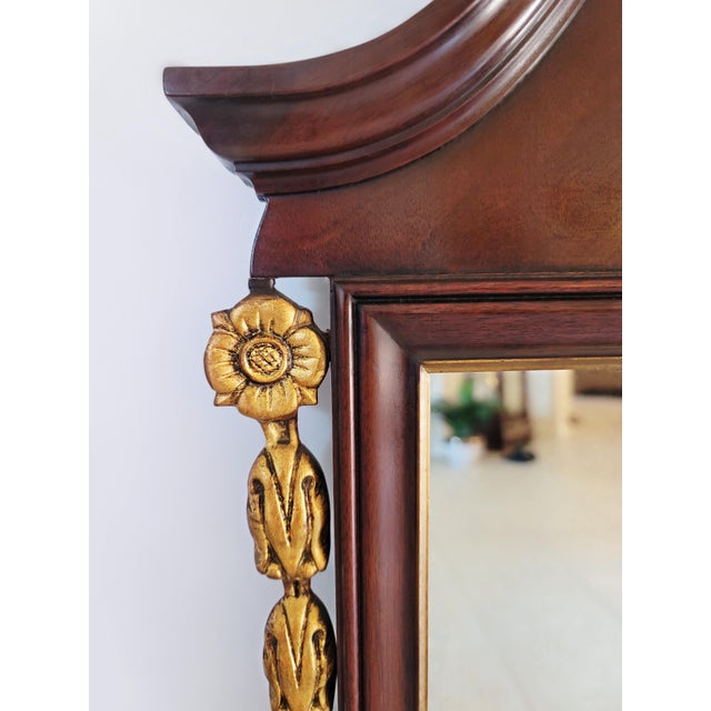 1930s American Federal Carved Mahogany Parcel-Gilt Eagle Pediment Wall Mirror by Tomlinson For Sale - Image 5 of 10