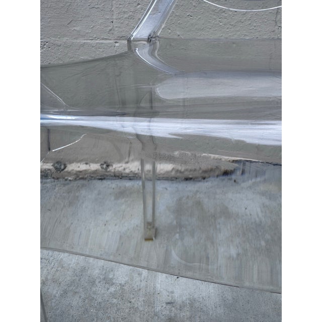 Plastic Authentic Kartell Louis Ghost Armchair by Philippe Starck — Crystal Clear Polycarbonate, Made in Italy, 2002 For Sale - Image 7 of 11