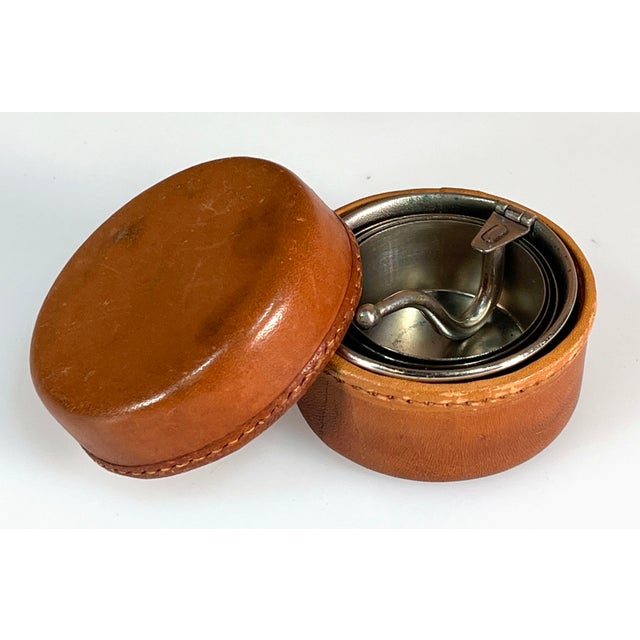 Vintage C.1910's Silver Plate Collapsible Shot Glass or Cup W/ Leather Case For Sale In Providence - Image 6 of 8