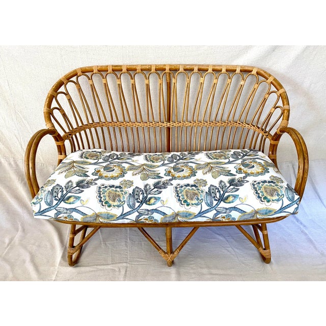 Chinoiserie Mid-Century French Bamboo & Rattan Settee Bench For Sale - Image 3 of 9