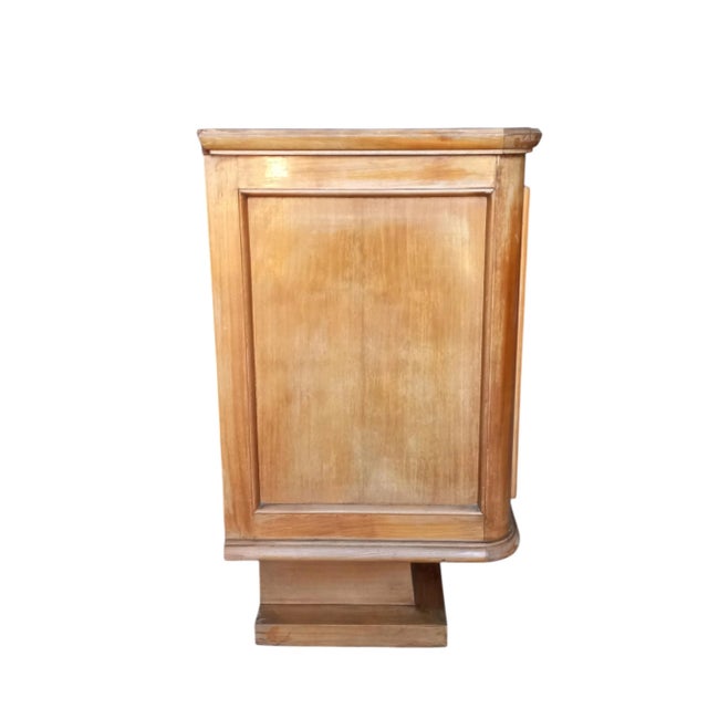 Small Art Deco chest of drawers in light wood veneer, inlaid with a floral motif in the center, and a verre églomisé top....