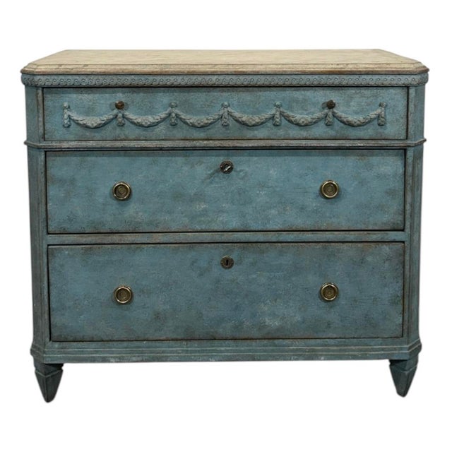 An early 19th century Swedish commode in the Gustavian style. It is a very pleasing smaller size excellent as a bed side...