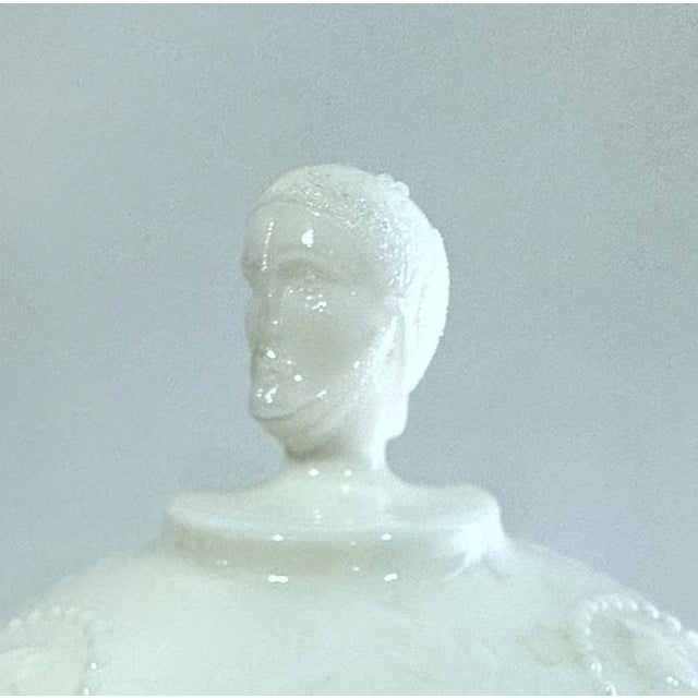 English Late 19th Century Atterbury Milk Glass Jar For Sale - Image 3 of 7
