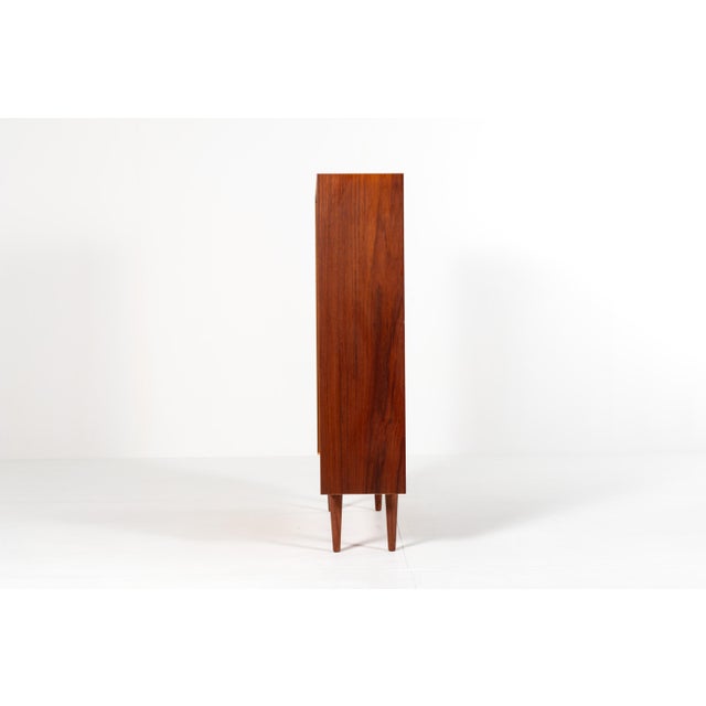 This lovely mid-century Danish teak bookcase was crafted by Sejling Skabe (N.P. Nielsen) in the 1960s and showcases the...