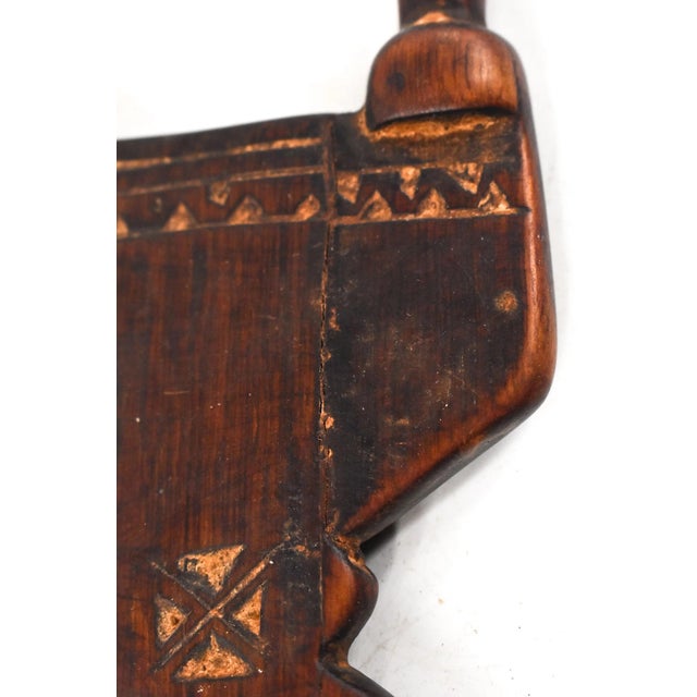 Wood Early 20th Century Nyamwezi Mwana Hiti Figural Comb Tanzania For Sale - Image 7 of 7