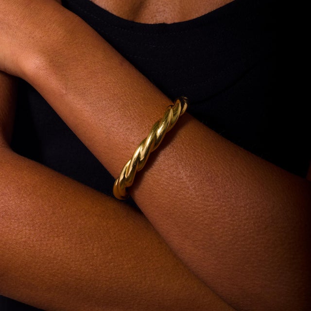 Vintage 18k Yellow Gold Twisted Bangle Bracelet For Sale - Image 4 of 6