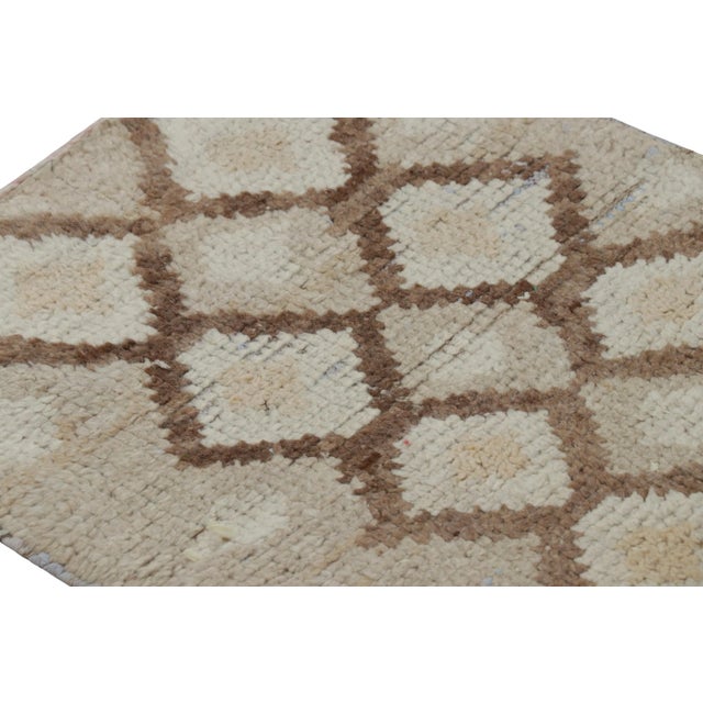 Vintage Moroccan Runner Rug With Beige-Brown Diamond Lozenges | Rug & Kilim For Sale In New York - Image 6 of 7