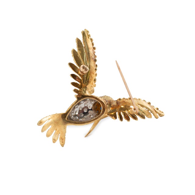 Modern Vintage 18k Yellow Gold Sapphire Diamond Textured Wings Hummingbird Pin Brooch For Sale - Image 3 of 8